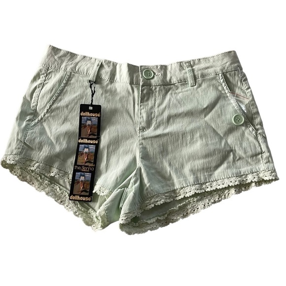 Dollhouse The Sienna Short Shorts NWT mint green juniors size 5 lace trim - Picture 1 of 11